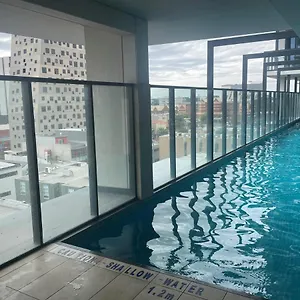 Rnr On Franklin Aparthotel