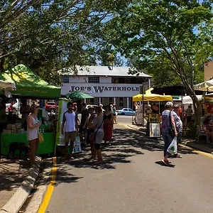 https://joes-waterhole-hotel.hotelssunshinecoast.net